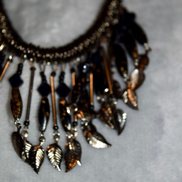 Vintage Fashion Necklace ~ Very Unique Antiqued Brass with Leaves - Picture 3 of 5